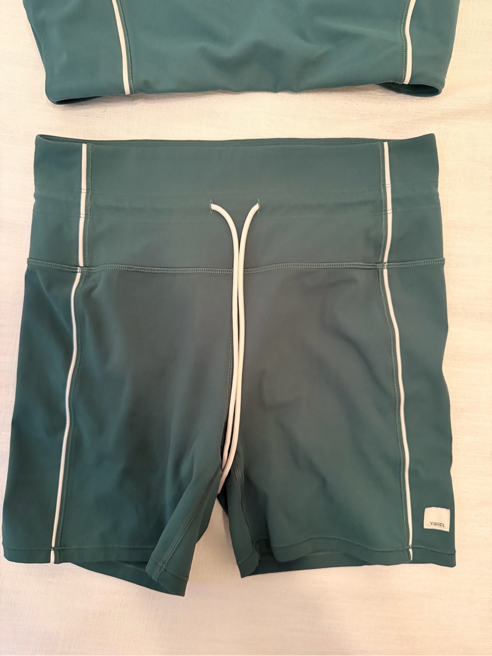 Vuori Green Sports Bra & Shorts Set with White Piping - Picture 2 of 6